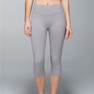 VINTAGE LULULEMON SEAMLESSLY STREET CROP LEGGINGS LIGHT/MEDIUM GRAY SIZE 2